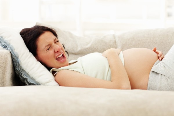 Xoa bụng bầu có thể khiến mẹ bầu sinh non