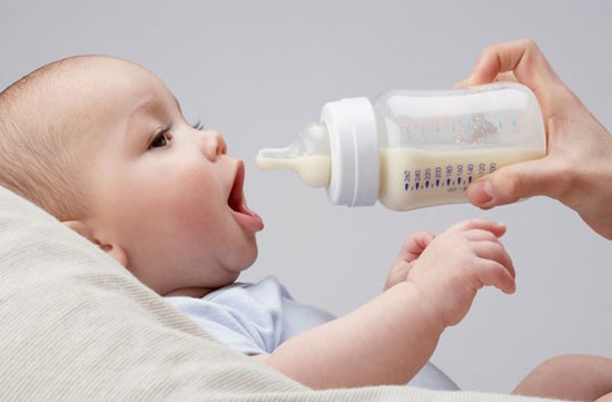 cách chọn bình sữa cho bé