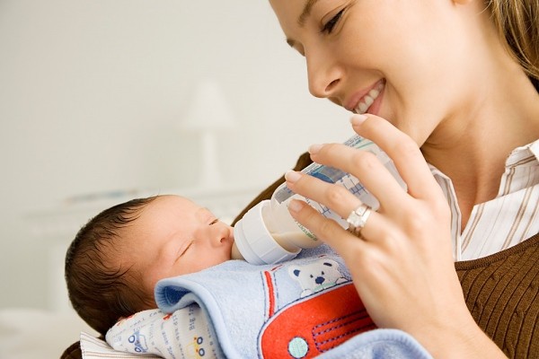 chọn bình sữa cho bé sơ sinh