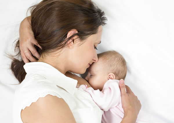 nuôi con bằng sữa mẹ