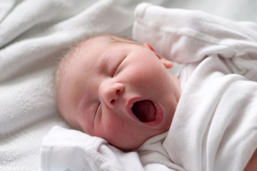 Dấu hiệu bé buồn ngủ và cách dỗ bé ngủ