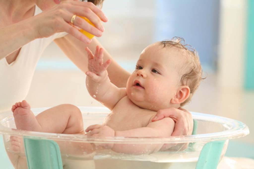 Mách mẹ cách mùa đông chăm sóc bé sơ sinh không ốm