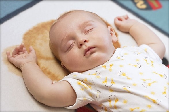 Ưu nhược điểm của bé khi nằm ngửa