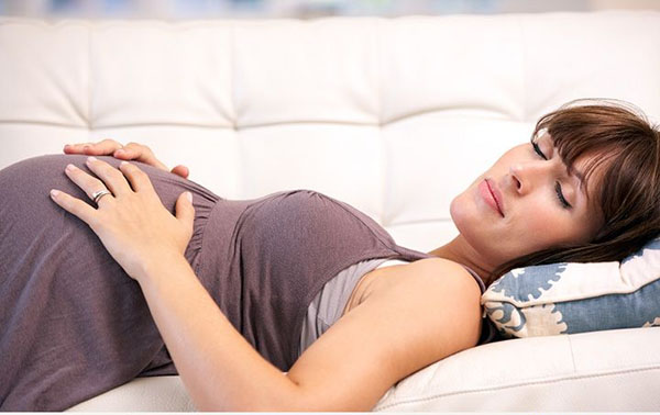 Tư thế ngủ mà bà bầu cần tránh