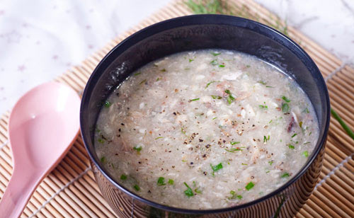 Cách nấu cháo thịt heo - nấm rơm cho bé 8 tháng tuổi