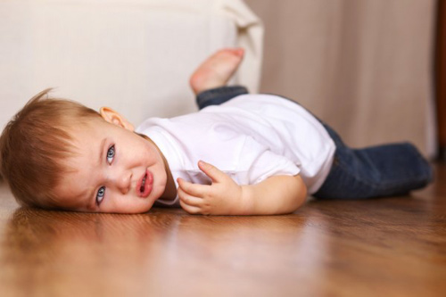 Cách sơ cứu khi trẻ bị ngã